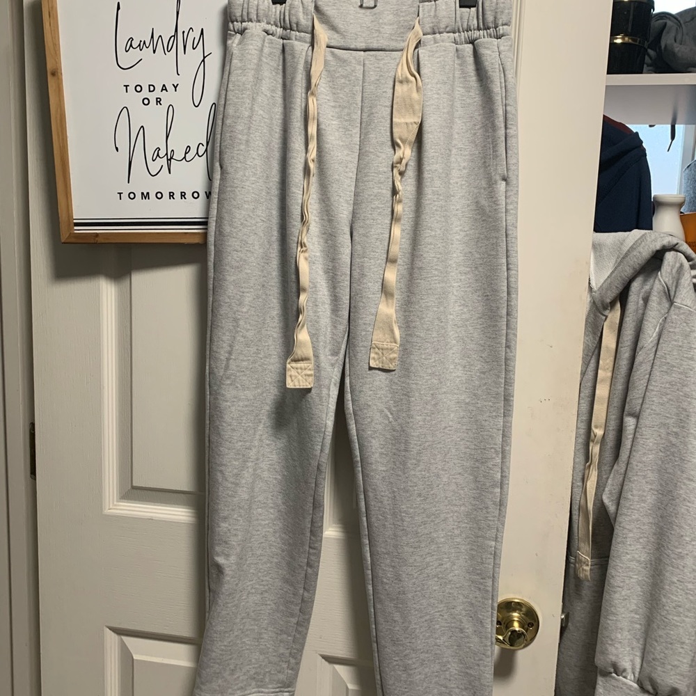 Fabletics gray V-neck oversized hoodie with matching sweat pants size Small - Picture 5 of 8